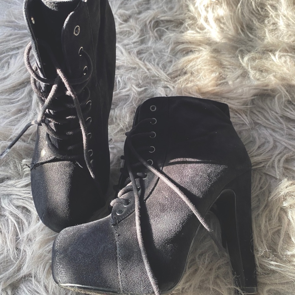 Black bootys